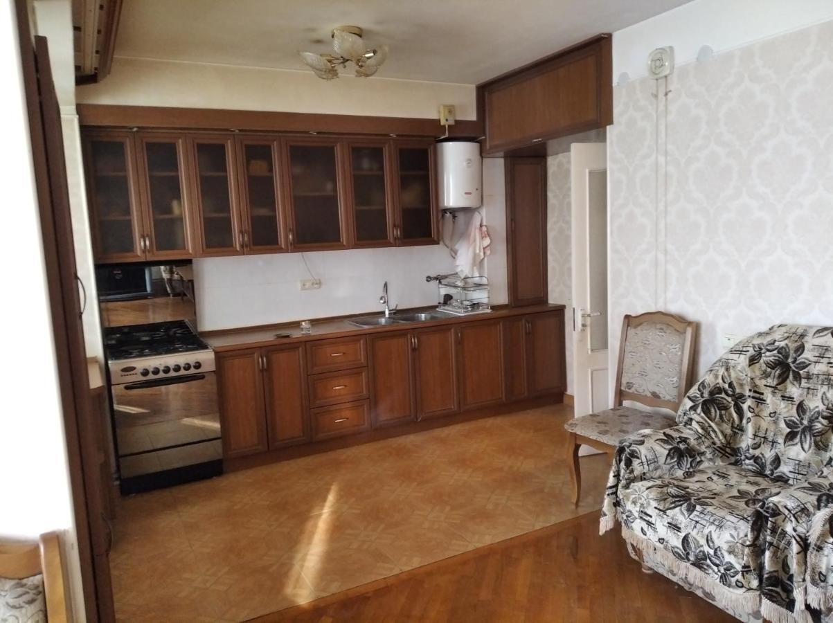 3 Room Apartment In Small Center Of Ereván Exterior foto