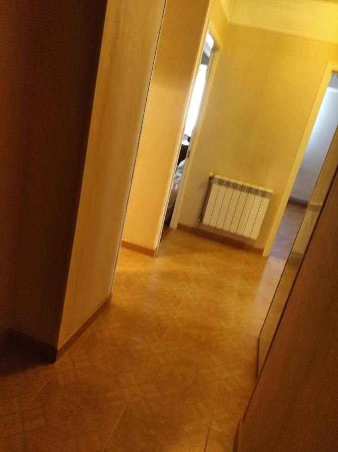 3 Room Apartment In Small Center Of Ereván Exterior foto
