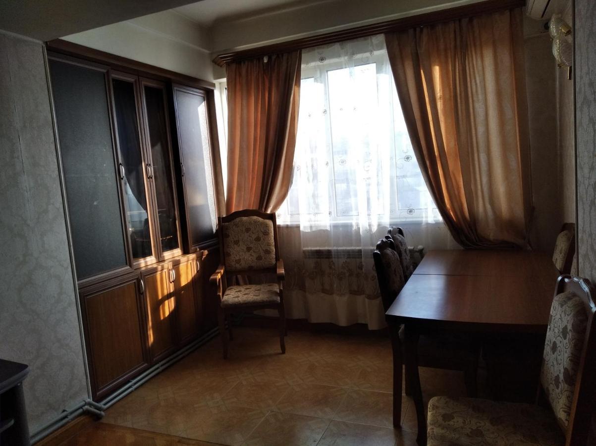 3 Room Apartment In Small Center Of Ereván Exterior foto